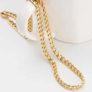 Elegant Gold Chain Necklace